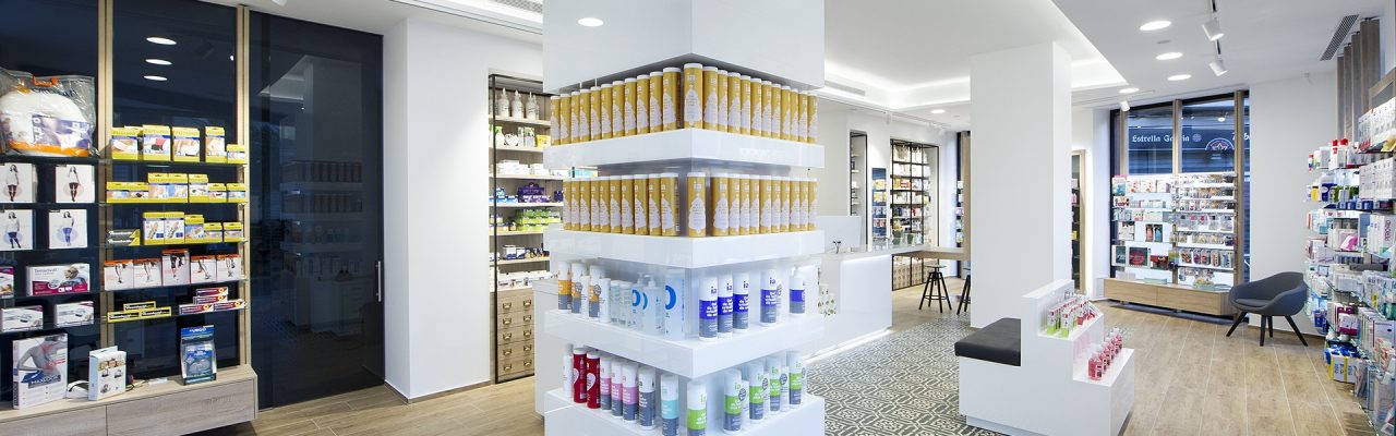 Interior de la Farmacia Corona 1