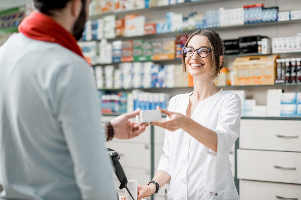 Invertir en una farmacia sin título