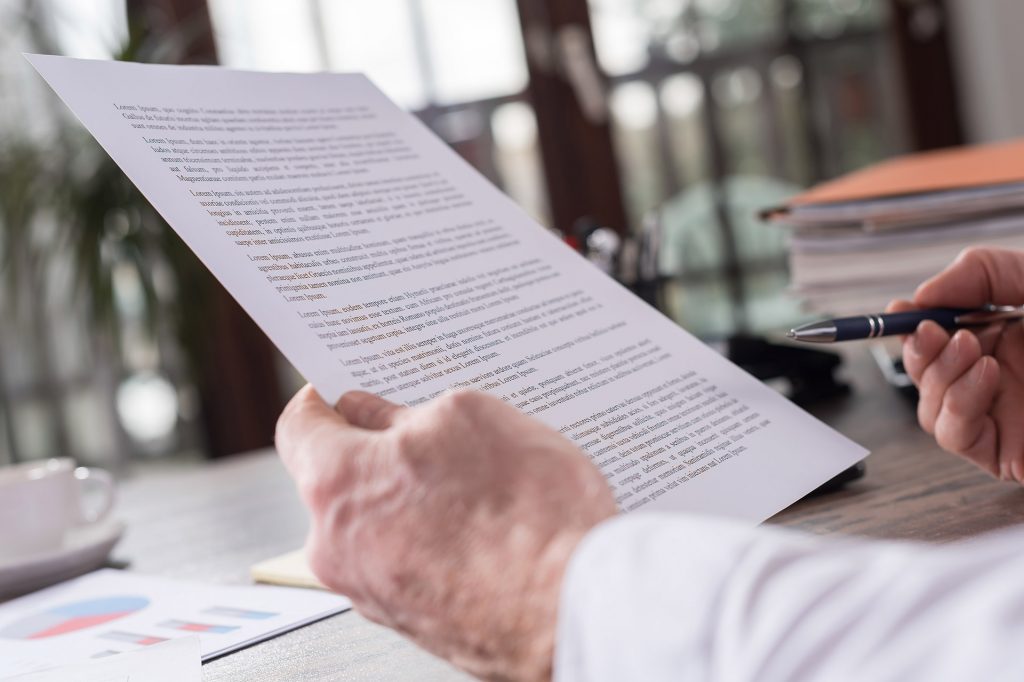 Revisando con calma las cargas y contratos