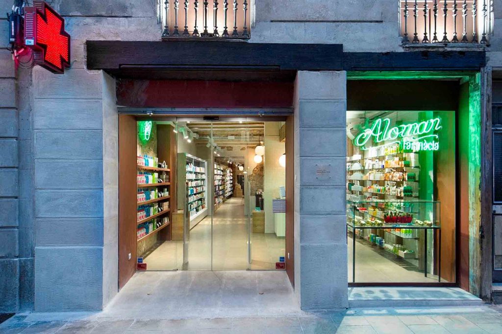 fachada farmacia alomar