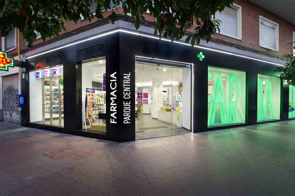 fachada farmacia parque central