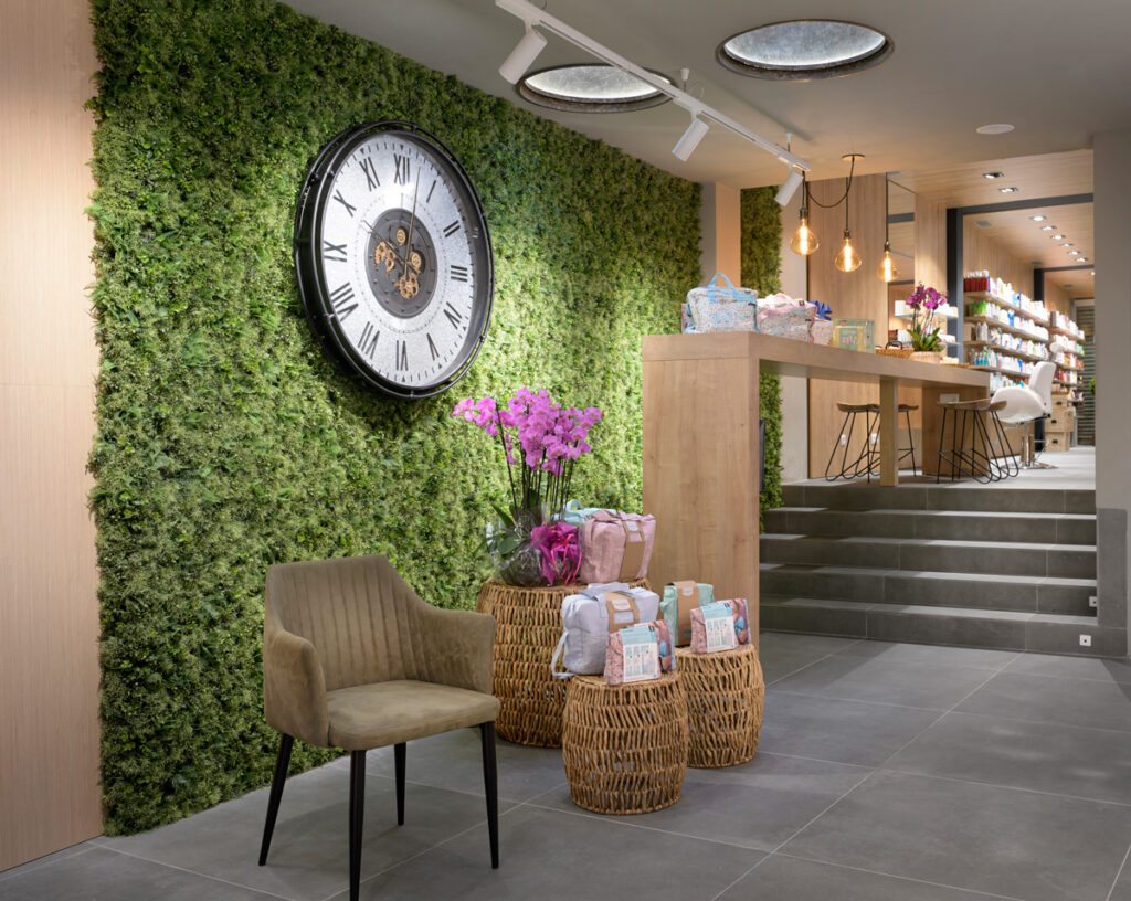 Farmacia ElanVital diseñada por Inside,