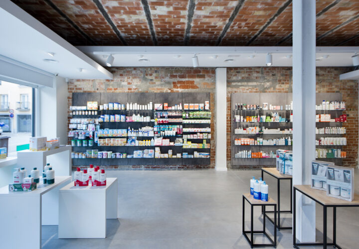 Lineales en farmacia.