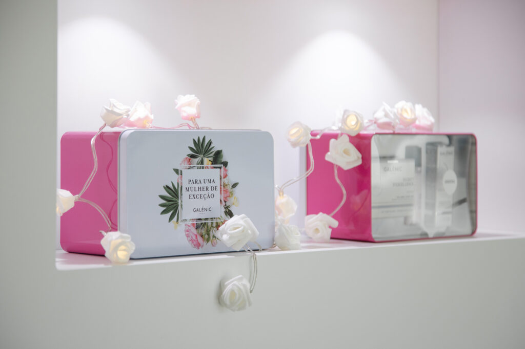 Farmacia Melgaço y su escaparate de San Valentín.