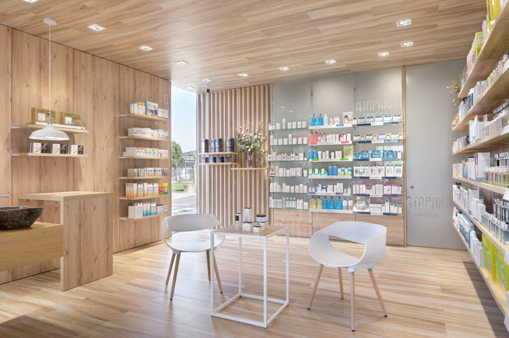 Expositores de farmacia en Amparán.