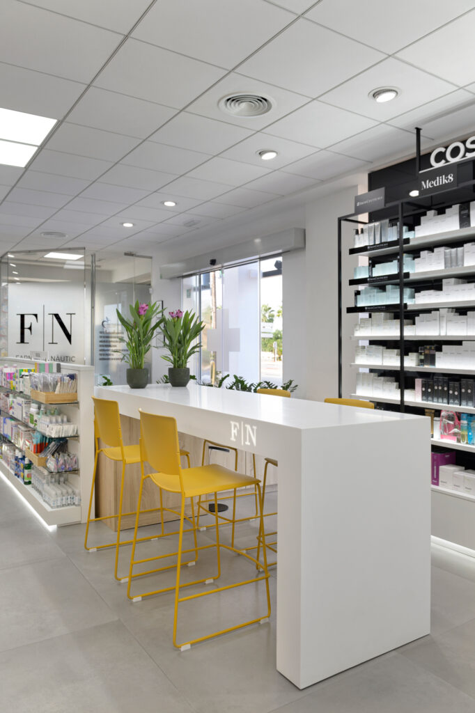 Farmacia Nàutic.