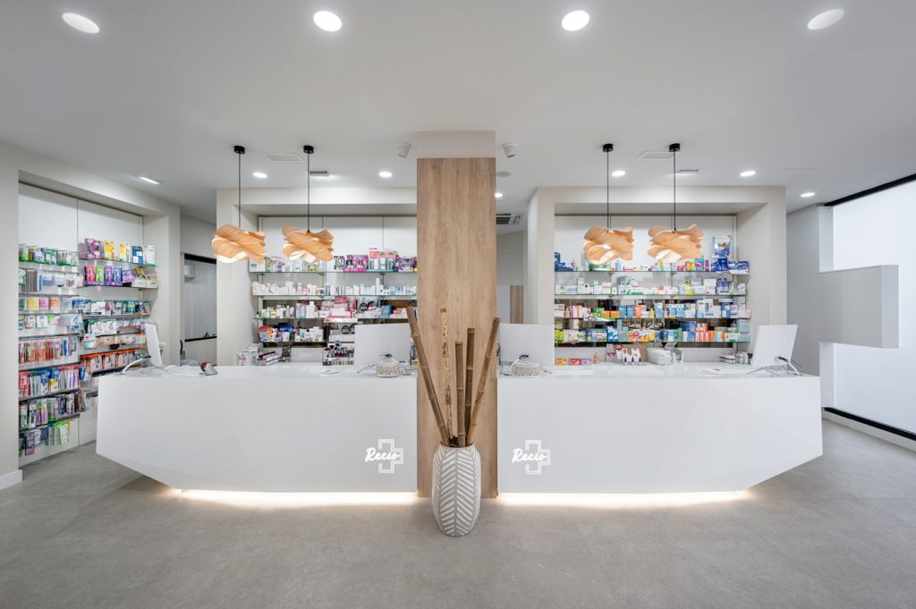 Mostradores diseñador por Inside Pharmacy para Farmacia Recio.