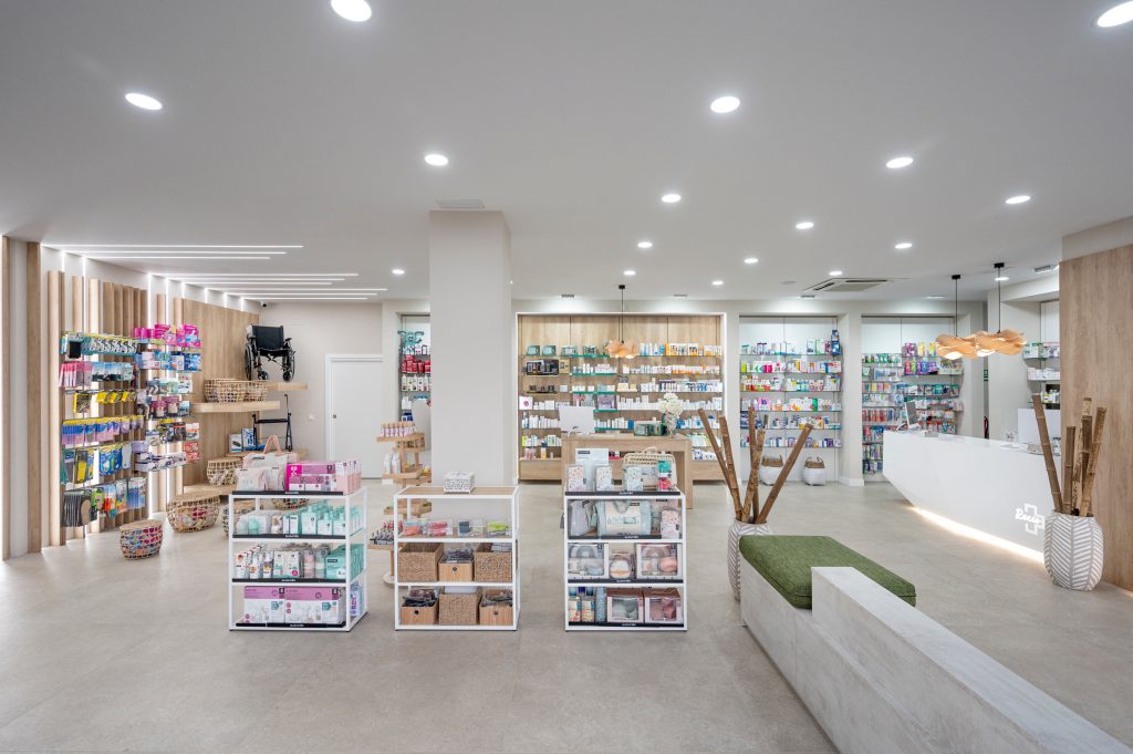 Farmacia modular Recio, diseñada por Inside Pharmacy.