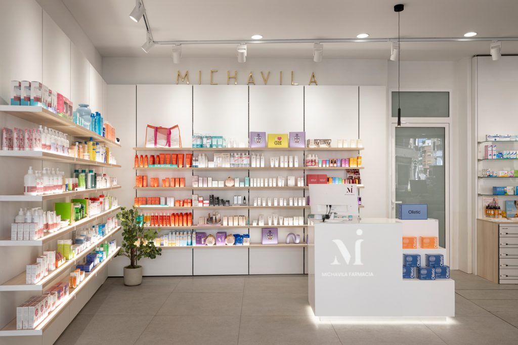 Materiales sostenibles para farmacias en 2026. Reforma por Inside Pharmacy.