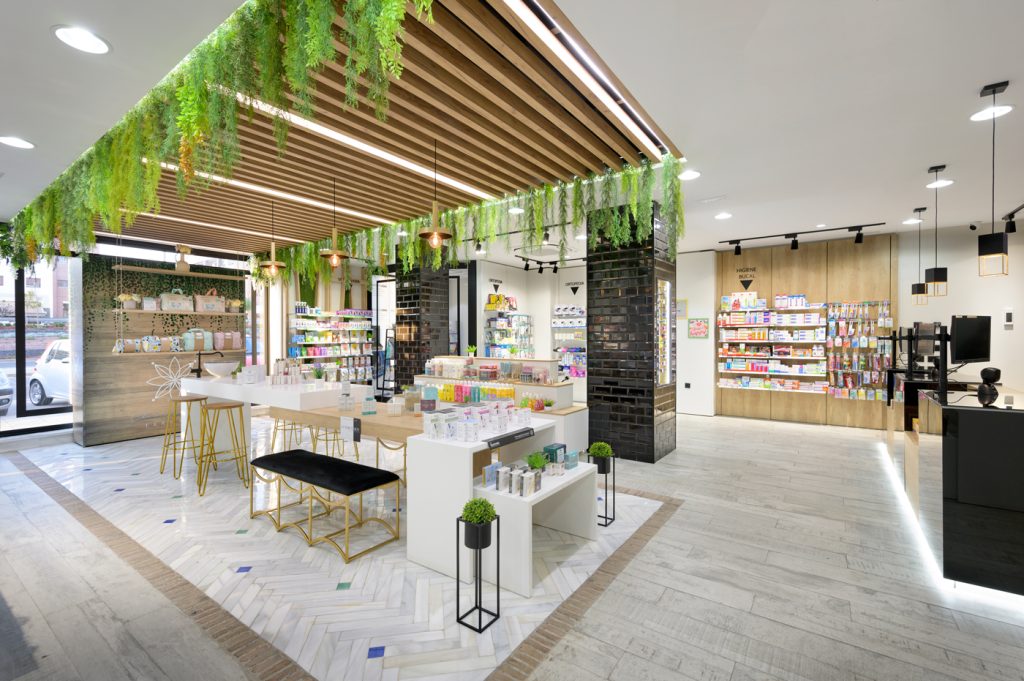 Farmacia Clara Campoamor. Reforma por Inside Pharmacy.