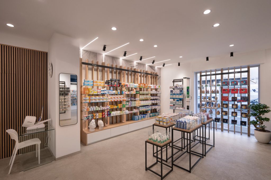 Design farmacia rurale e urbana a confronto.