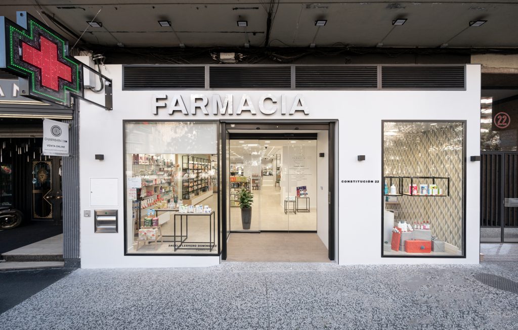 Vetrine stagionali efficaci in farmacia: come e quando aggiornarle